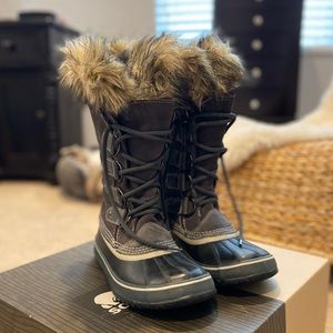 Sorel Weatherproof Women’s “Joan of Arctic” Boots
